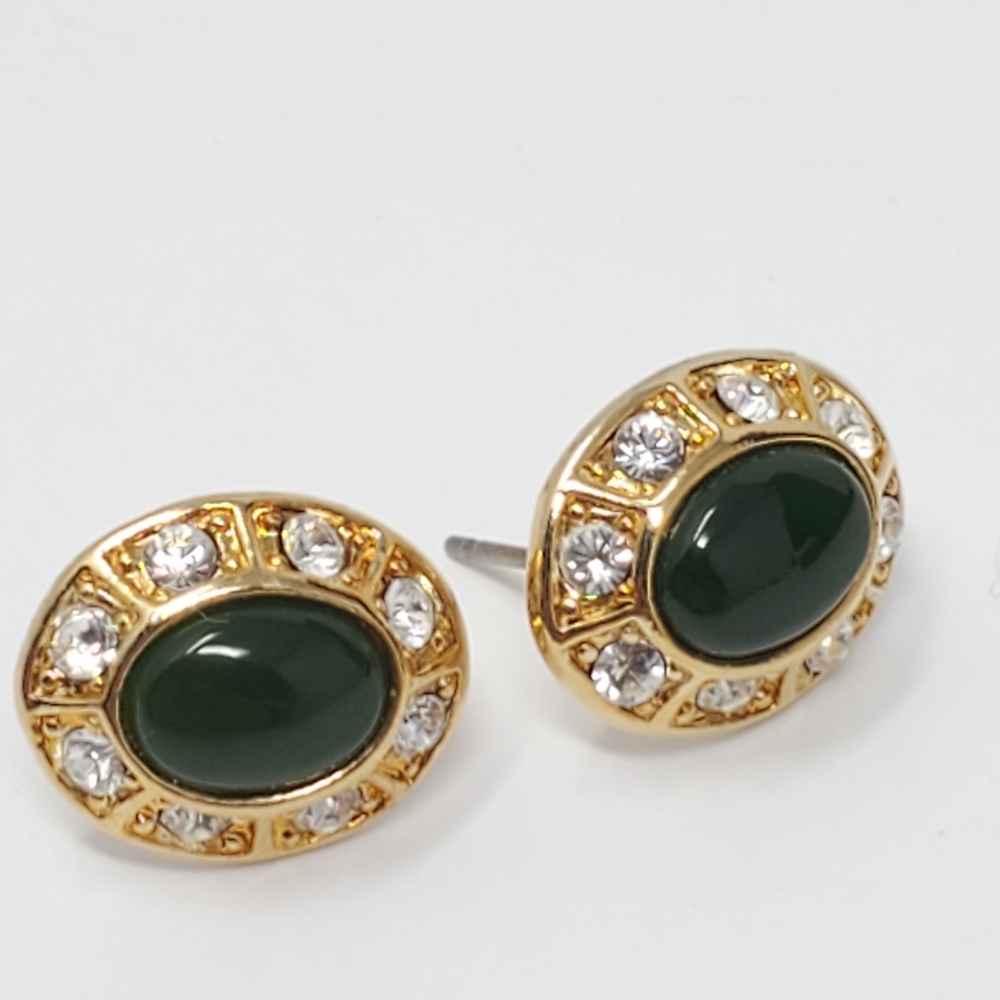 Vintage Rhinestone gold tone stud earrings in Excellent used condition